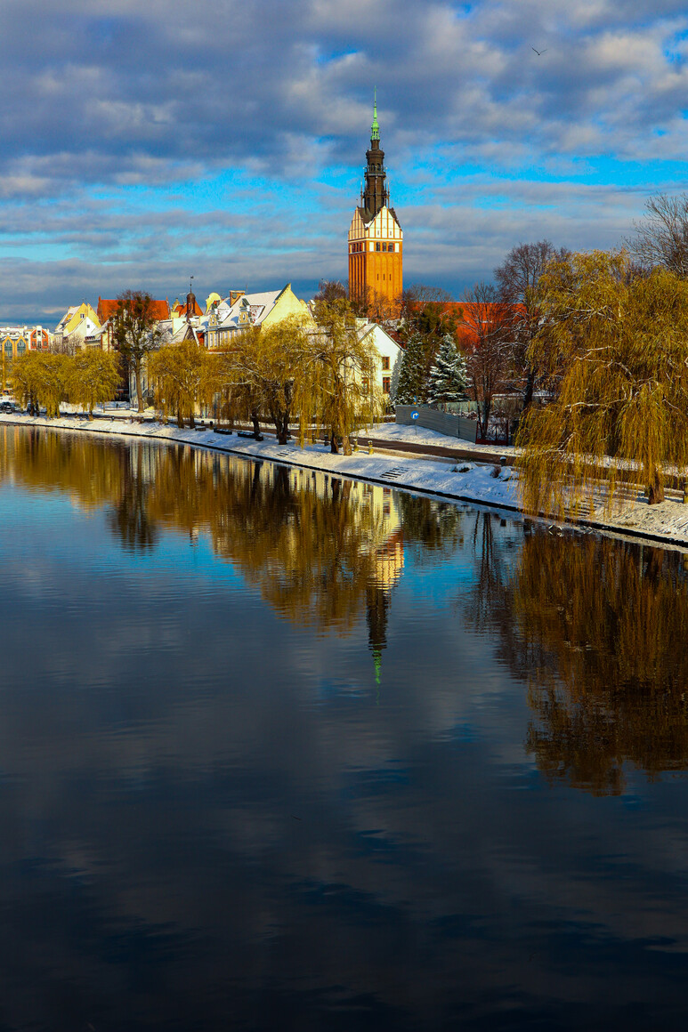 widok na stare miasto z mostu