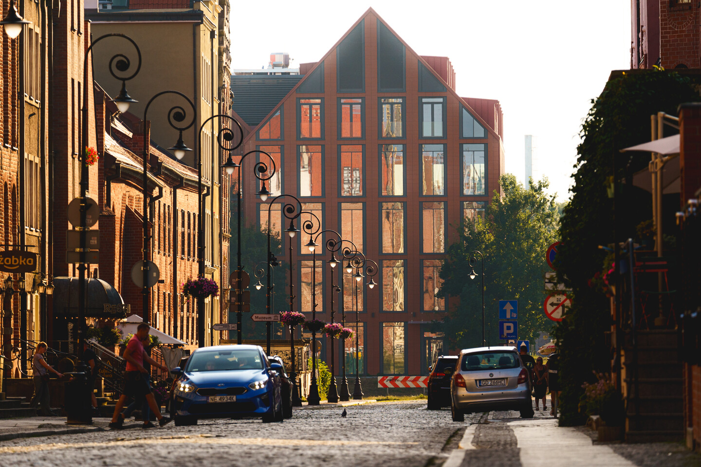Przestrzał na nowy biurowiec