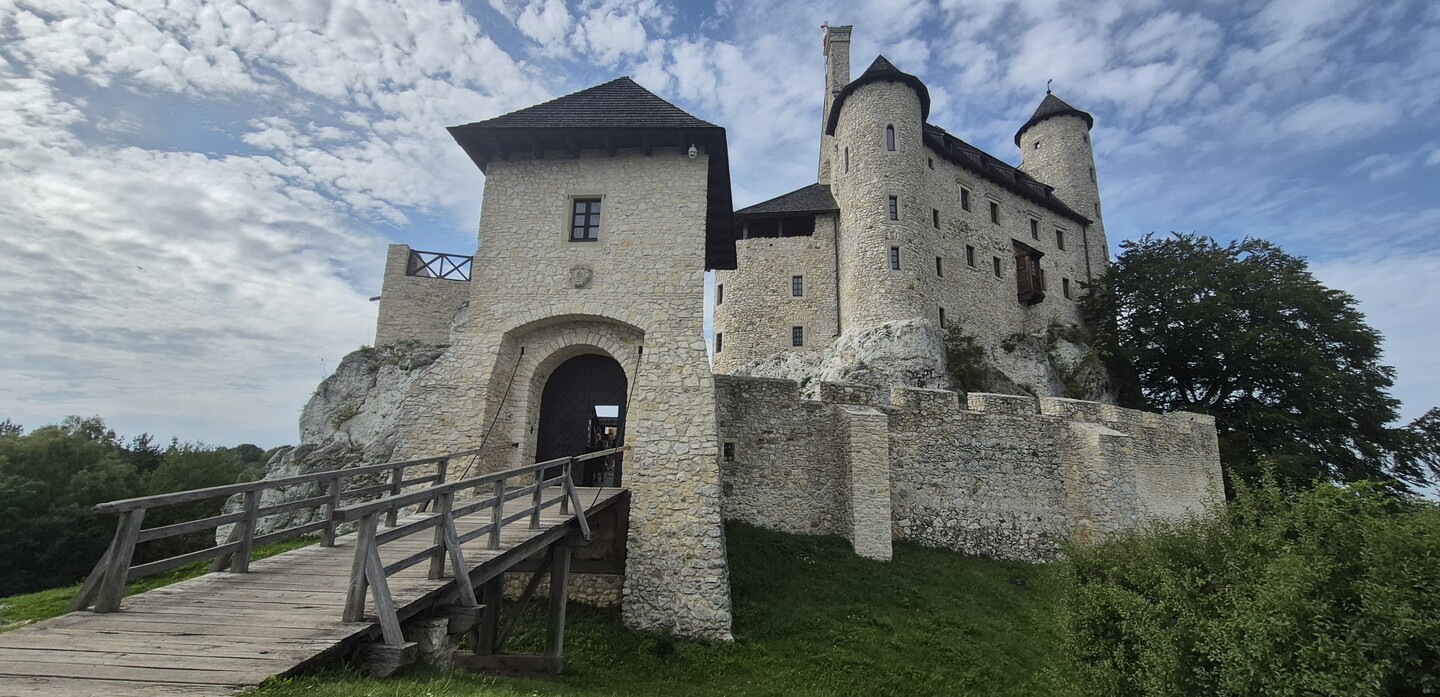 w obłokach