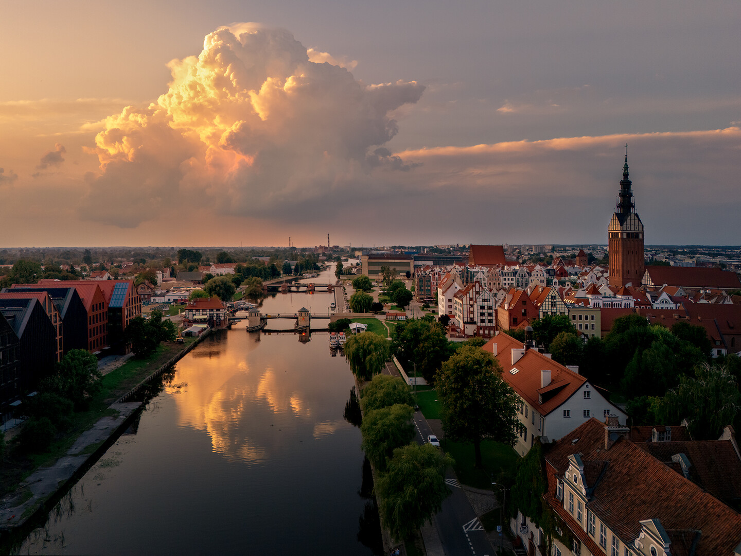 W świetle zachodzącego słońca (Wrzesień 2025)