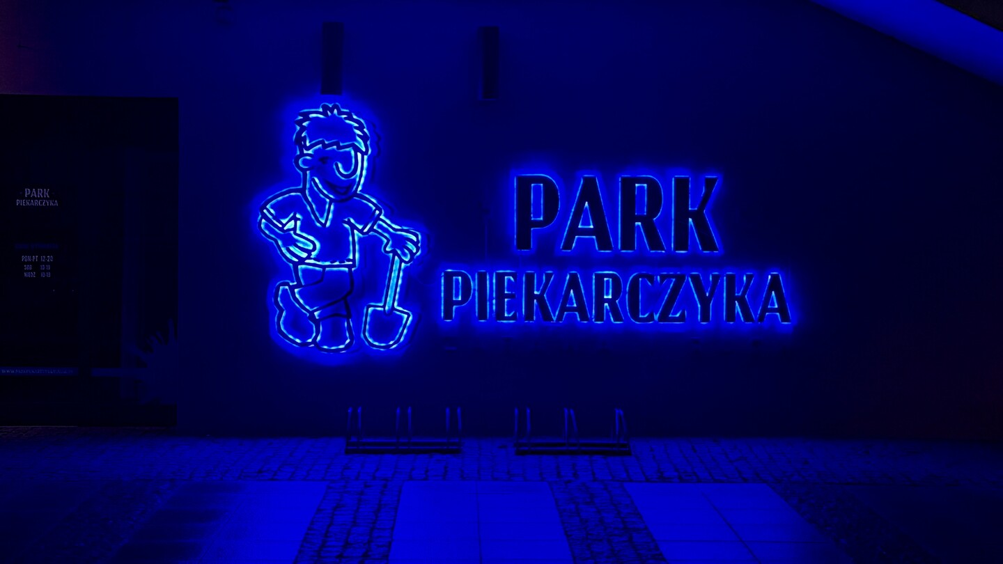 Neon Piekarczyka na ul.Kowalskiej