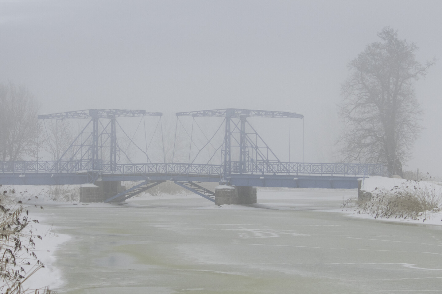 Zabytkowy most zwodzony