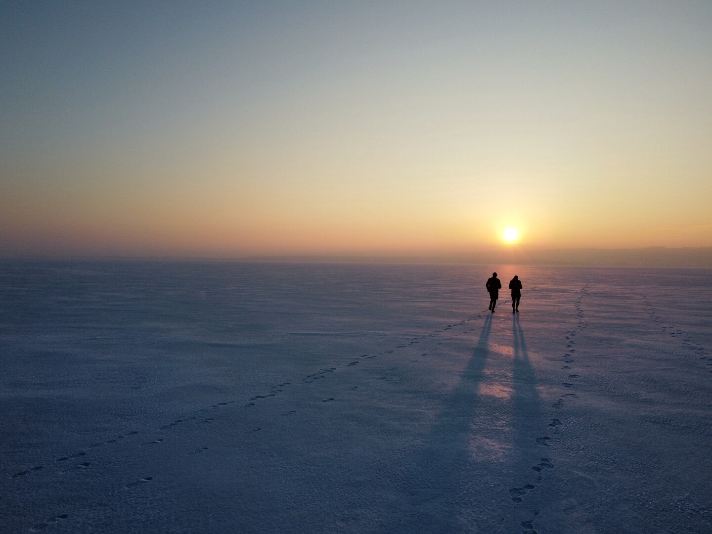 Sportowy wschód słońca na Zalewie Wiślanym