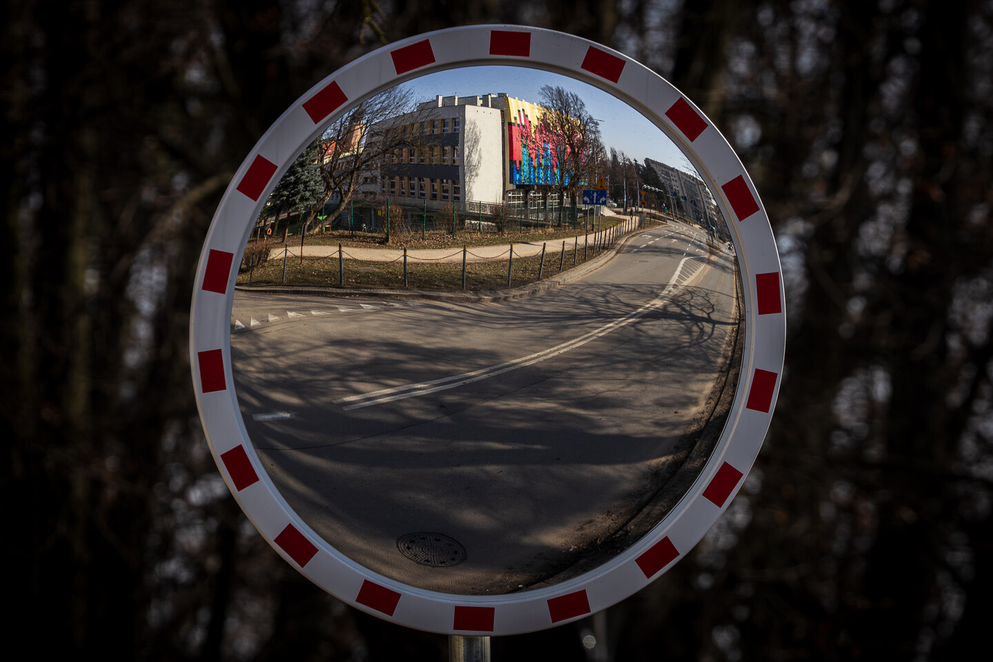 Szkoła muzyczna w krzywym zwierciadle