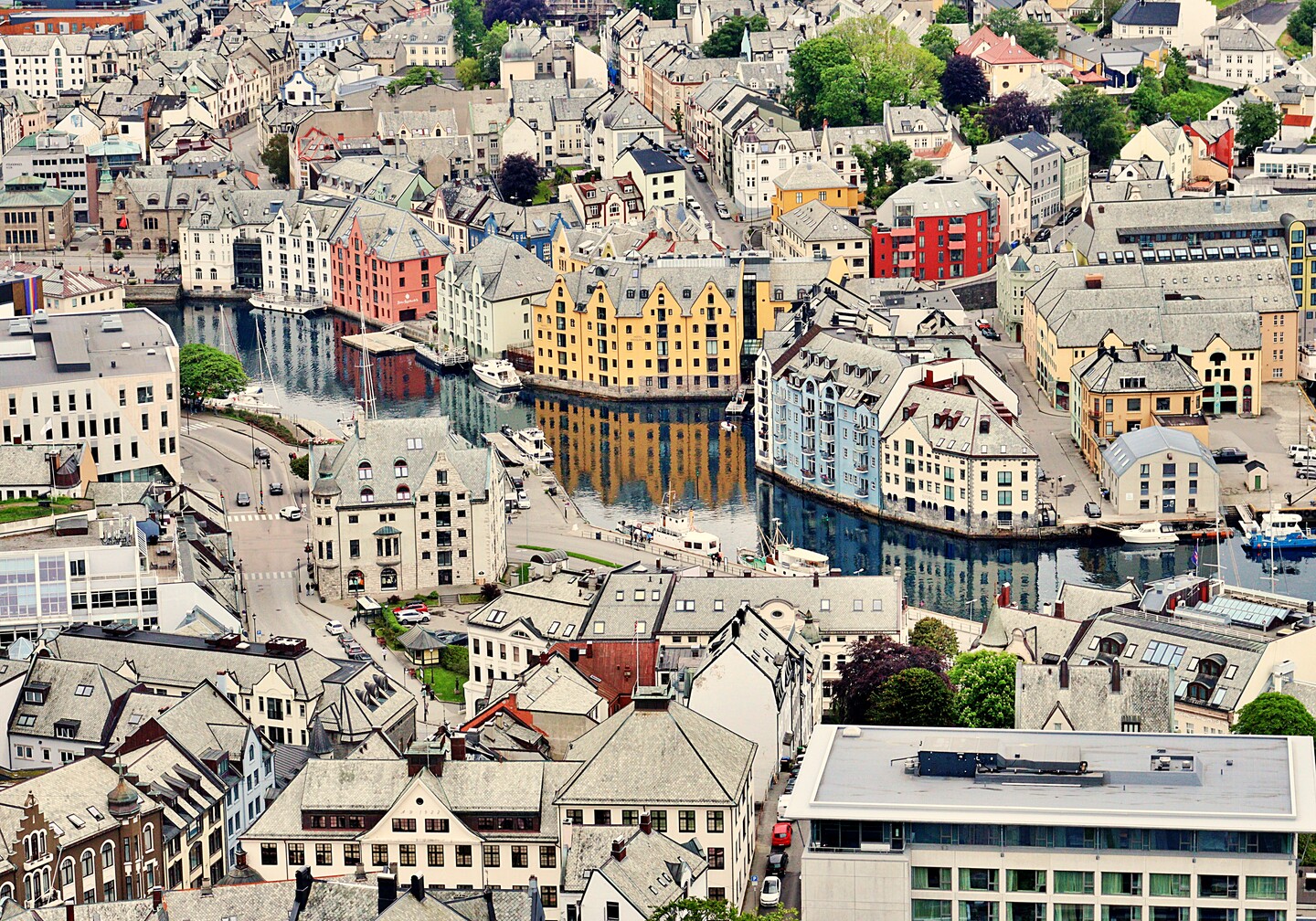 "Alesund - miasto na wodzie"
