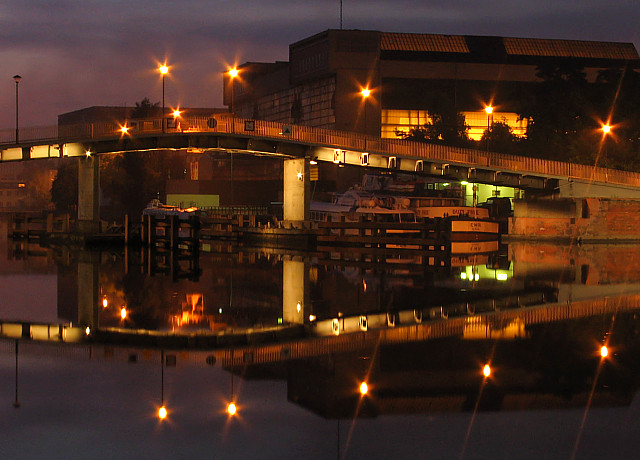  Port elbląski nocą 
