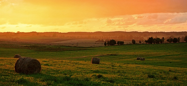 Gdy niebo płonie. Pagórki.