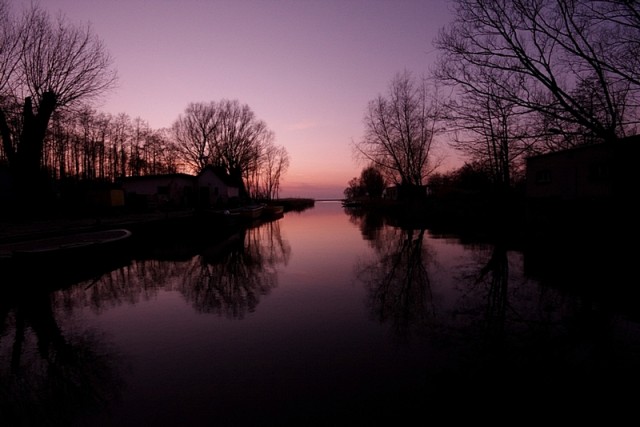 Kamienica Elbląska. Port o zmierzchu.