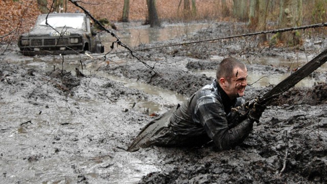 Ach te lecznicze kąpiele w błotku. 
Modrzewia 2008 impreza zapaleńców jazdy samochodem w trudnym terenie odbyła się 6 i 7 grudnia na byłym poligonie wojskowym w okolicy Elbląga. Było mokro i błotko dopisało.