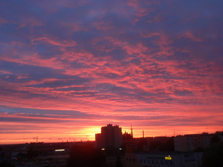 Płonące niebo nad Elblągiem