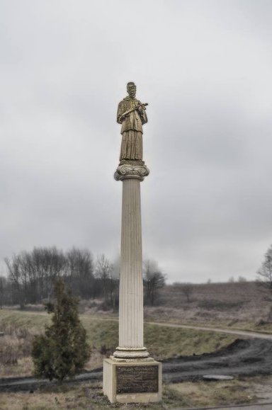 Krosno pod Ornetą. Przydrożna figura.