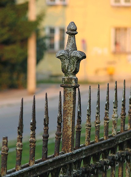 Fragment ogrodzenia terenu kościoła franciszkanów
Zdjęcie nagrodzone w konkursie październikowym