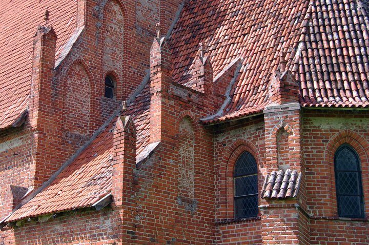 Kościół Podniesienia Krzyża Pańskiego w Przezmarku. Fragment dachu Kościoła.