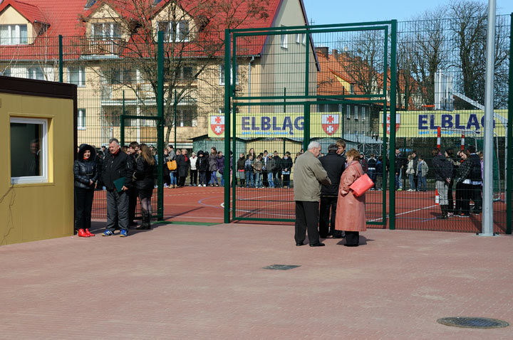 Elbląg, W 2012 roku przy SP nr 14 powstał Orlik, teraz jego część ma być przykryta halą Elbląg, W 2012 roku przy SP nr 14 powstał Orlik, teraz jego część ma być przykryta halą