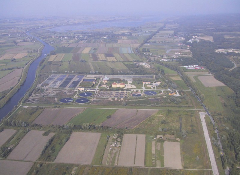 Elbląg, Elbląskiej oczyszczalni ścieków grozi katastrofa budowlana i ekologiczna. Widok z lotu ptaka