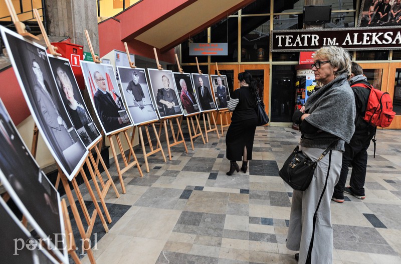 Elbląg, Wystawę zdjęć "Zwyczajnie nadzwyczajnych" można oglądać w holu CSE Światowid do 14 grudnia