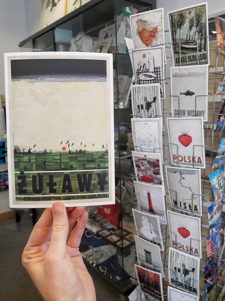 Elbląg, W Informacji Turystycznej można nabyć plakaty z serii o Polsce, a także ich zminiaturyzowane, pocztówkowe wersje
