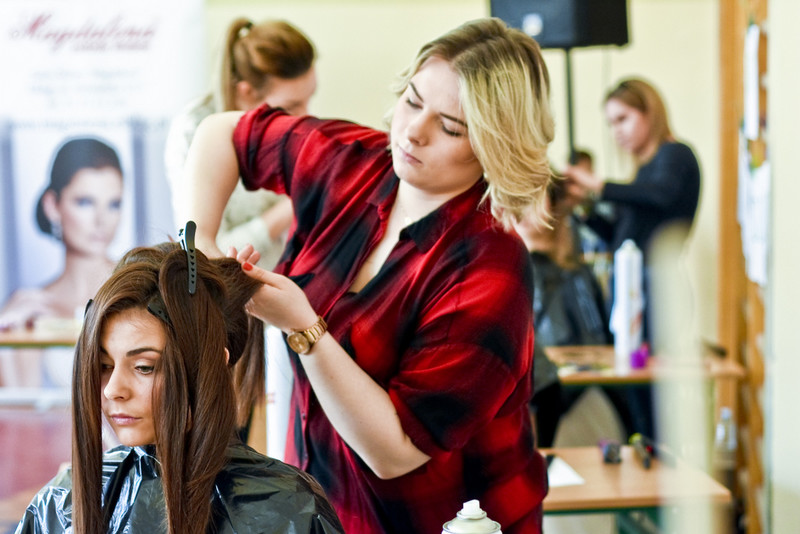 Elbląg, Anna Chabowska, zwyciężczyni etapu wojewódzkiego, podczas pracy