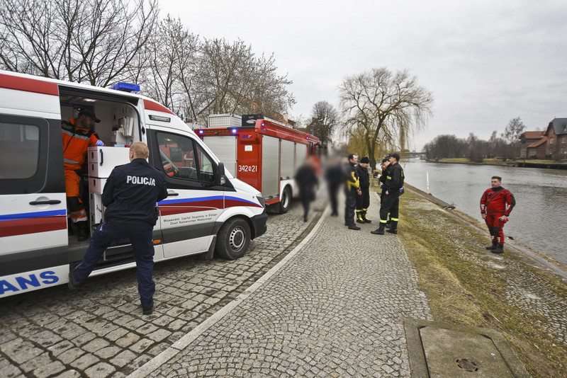 Elbląg, Karmił kaczki i wpadł do rzeki