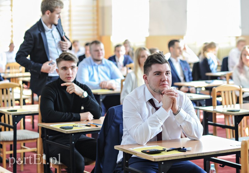 Elbląg, Maturzyści z I LO, tuż przed rozpoczęciem egzaminu na poziomie podstawowym