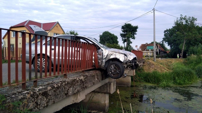 Elbląg, 17-latek o mało nie wjechał do rzeki