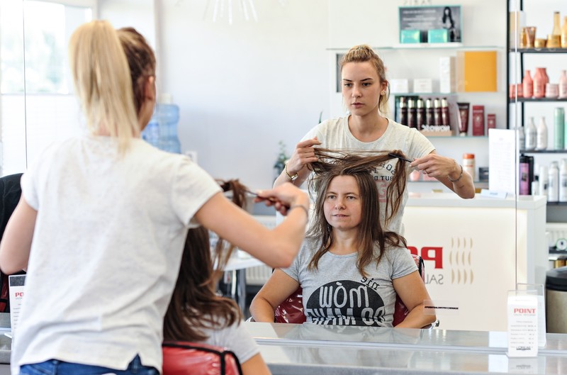 Elbląg, Aneta Boris w trakcie wizyty w salonie Point przy ul. Płk. Dąbka