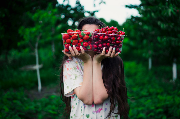 Jak skutecznie zrzucić zbędne kilogramy latem? Poznaj 5 sprawdzonych sposobów