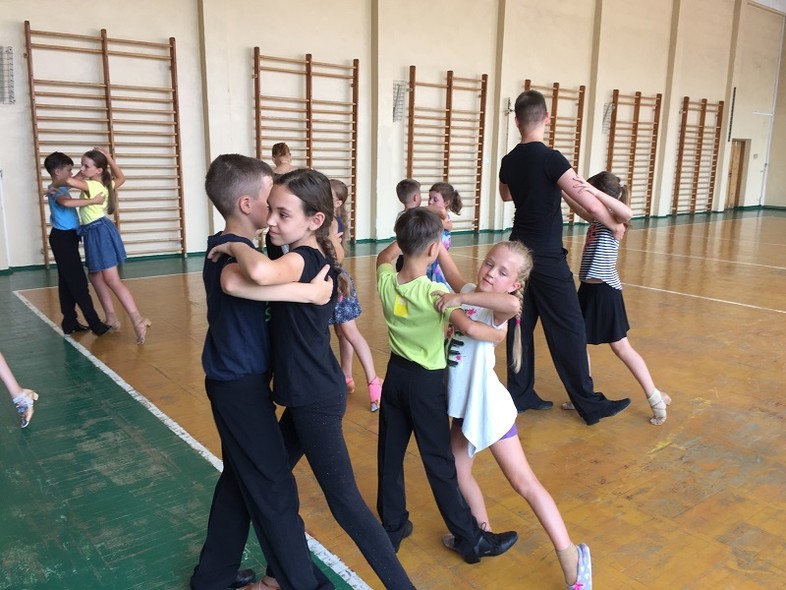 Elbląg, Tancerze jadą na obóz