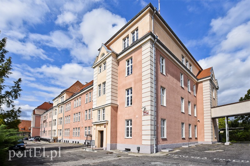 Elbląg, W budynku III LO, podobnie jak w Zespole Szkół Turystyczno - Hotelarskich, mają powstać mieszkania Elbląg, W budynku III LO, podobnie jak w Zespole Szkół Turystyczno - Hotelarskich, mają powstać mieszkania