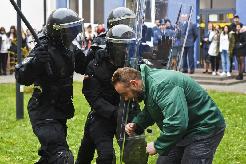 Elbląg, Bezpieczeństwo po obu stronach muru