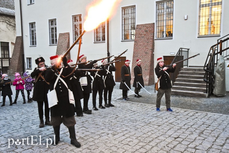 Elbląg, Członkowie MKH zainscenizowali wybuch Powstania Listopadowego