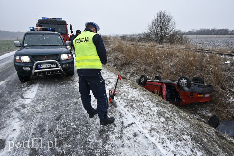 Elbląg, Kolejne dachowanie. Kierowcy, noga z gazu! Elbląg, Kolejne dachowanie. Kierowcy, noga z gazu!