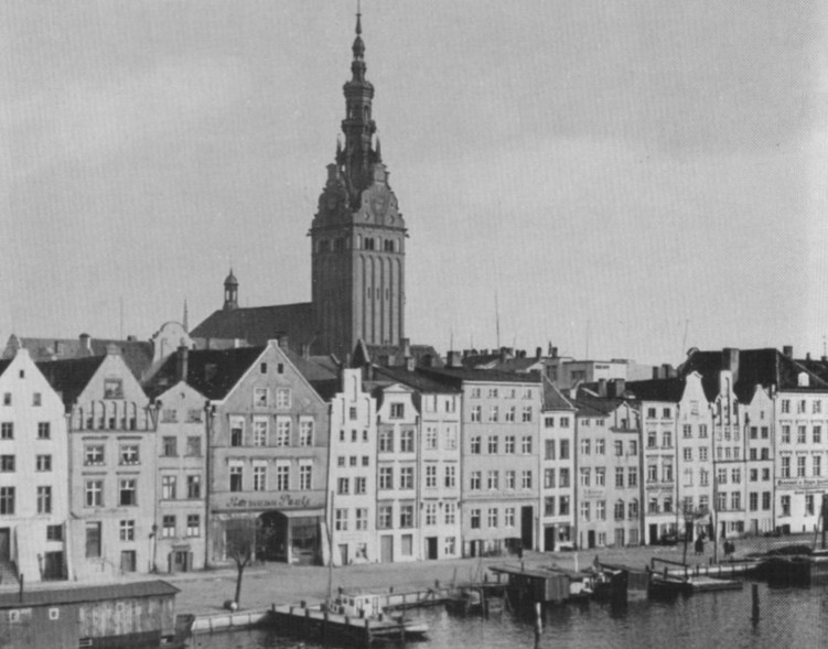 Elbląg, Dawno temu w Elblągu... na starówce miał powstać nowy sklep Elbląg, Dawno temu w Elblągu... na starówce miał powstać nowy sklep