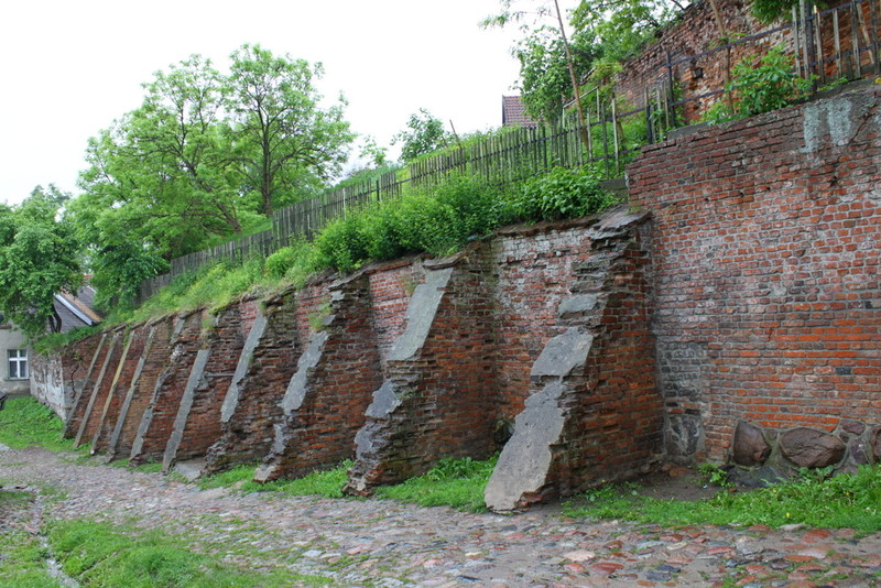 Elbląg, Mury w Pasłęku, 2010 r. Elbląg, Mury w Pasłęku, 2010 r.
