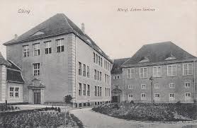 Elbląg, Siedziba dawnego Państwowego Gimnazjum i Liceum Handlowego w Elblągu przy ulicy Bema 50 - gdzie pierwszym dyrektorem po wojnie był mgr Mieczysław Semrau Elbląg, Siedziba dawnego Państwowego Gimnazjum i Liceum Handlowego w Elblągu przy ulicy Bema 50 - gdzie pierwszym dyrektorem po wojnie był mgr Mieczysław Semrau