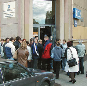 Elbląg, A tak wyglądała kolejka przed bankiem przy ul. 1 Maja