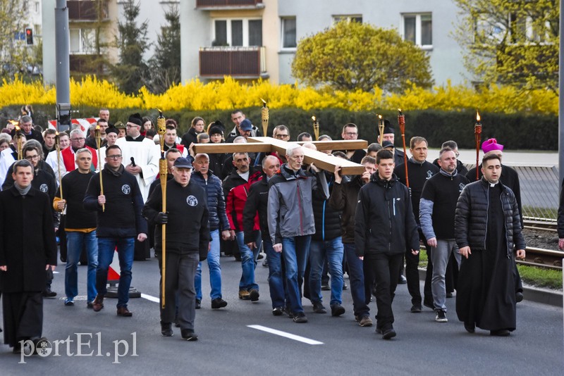 Elbląg, Nieśli krzyż przez miasto Elbląg, Nieśli krzyż przez miasto