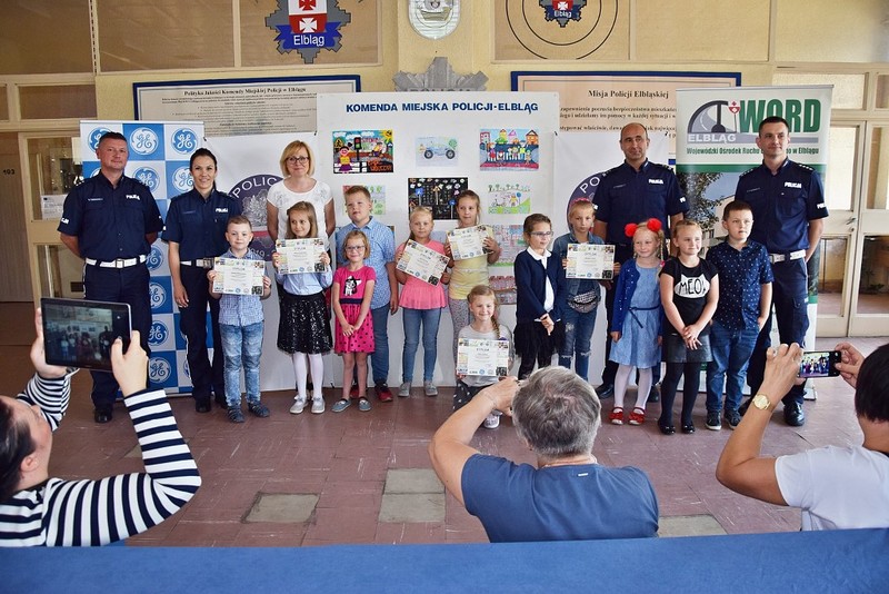 Elbląg, Ich prace ozdobią policyjny  kalendarz