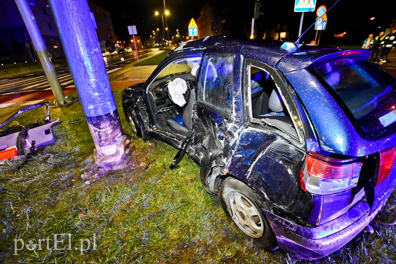 Elbląg, Zderzenie seata z oplem wieczorową porą