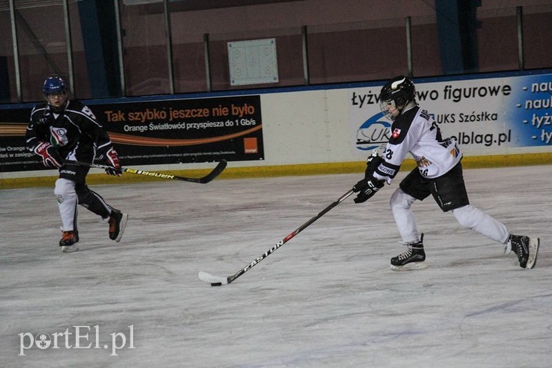 Elbląg, Wikingowie podejmują warszawską Legię