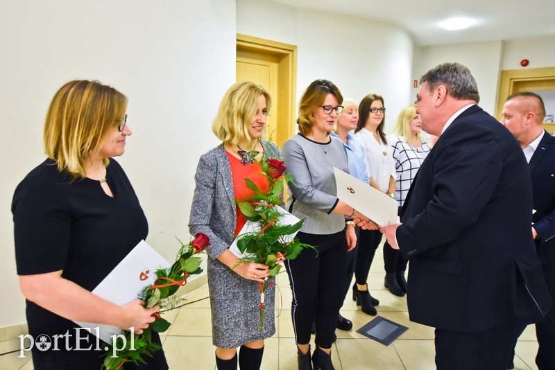 Elbląg, Prezydent Elblaga uhonorowal pracowników socjalnych Elbląg, Prezydent Elblaga uhonorowal pracowników socjalnych