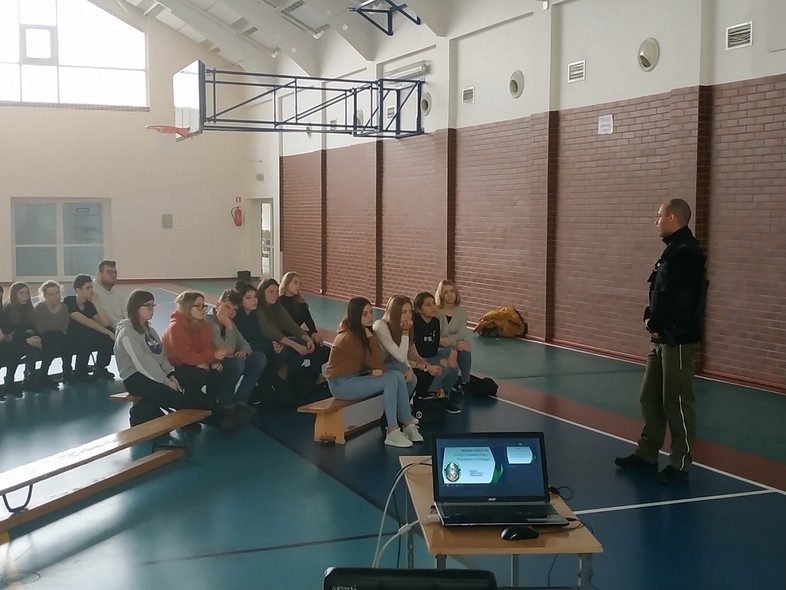 Elbląg, Żyjemy w świecie nałogów