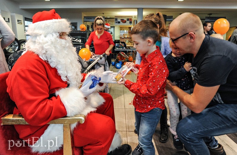 Elbląg, W salonie można było spotkać św. Mikołaja Elbląg, W salonie można było spotkać św. Mikołaja
