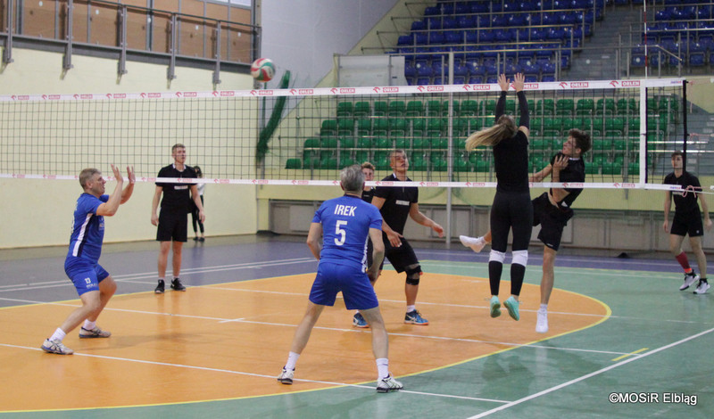 Elbląg, Nauczyciele uciekają rywalom w siatkarskiej lidze MOSiR