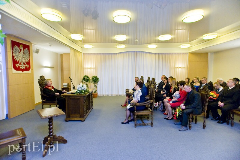Elbląg, Sala ślubów w Ratuszu Staromiejskim mieści około 30-40 osób