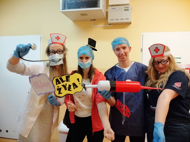 Elbląg, Małgorzata Załuska (z lewej) z ekipą Spokrewnionego Elbląga Elbląg, Małgorzata Załuska (z lewej) z ekipą Spokrewnionego Elbląga