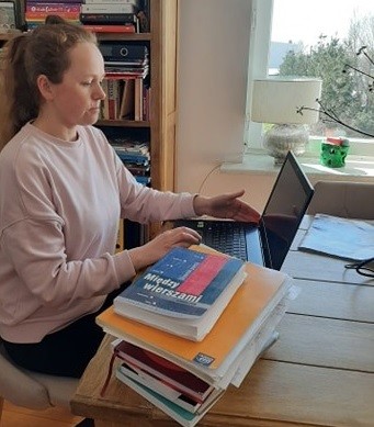 Elbląg, Pani Dorota podczas konferencji z uczniami,