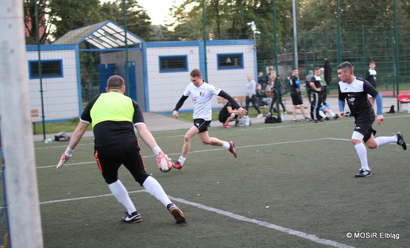 Elbląg, Powrót futbolu. Ruszyła piłkarska liga MOSiR