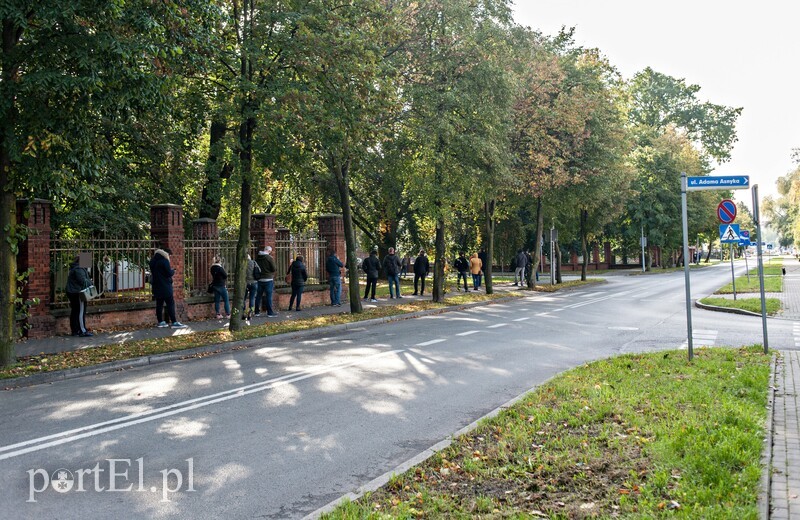 Elbląg, Kolejka przed punktem testowania w Szpitalu Miejskim