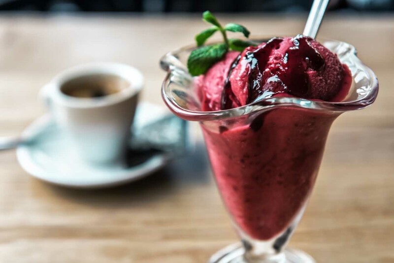 Przygotuj kolorowy i zdrowy deser jak z kawiarni w pucharkach do deserów